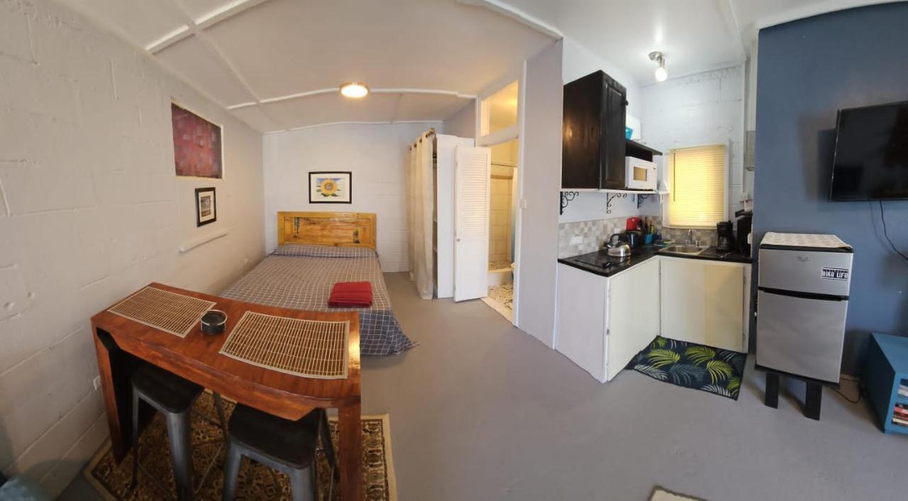 Appartamento Gloria'S Mini Hideaway Christ Church Esterno foto